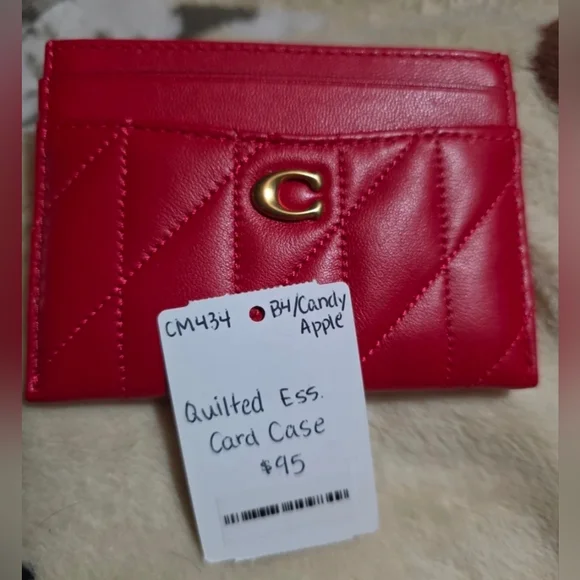 Coach Red Essential Card CaseWith Pillow Quilting. New With no Tag - Picture 3 of 5